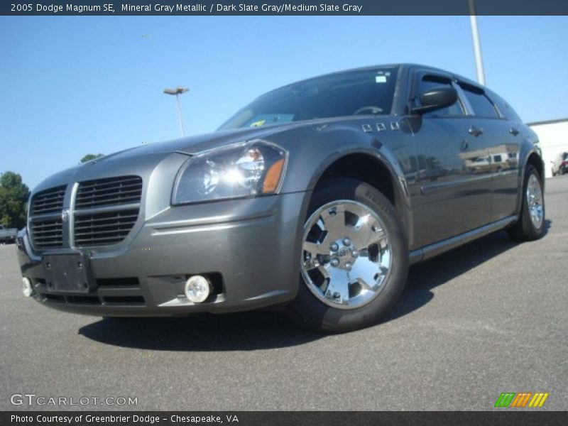 Mineral Gray Metallic / Dark Slate Gray/Medium Slate Gray 2005 Dodge Magnum SE