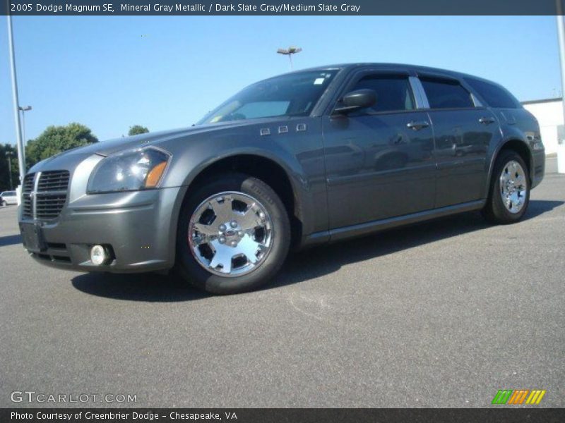 Mineral Gray Metallic / Dark Slate Gray/Medium Slate Gray 2005 Dodge Magnum SE