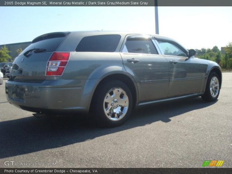 Mineral Gray Metallic / Dark Slate Gray/Medium Slate Gray 2005 Dodge Magnum SE