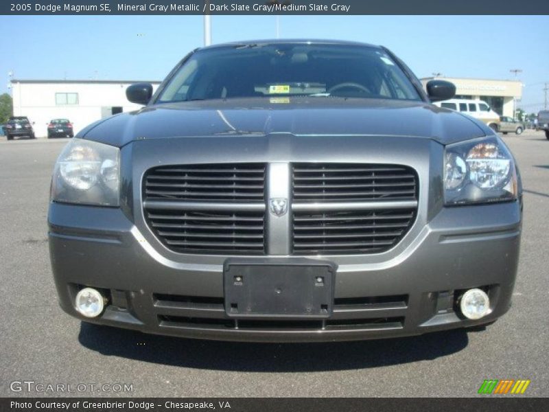 Mineral Gray Metallic / Dark Slate Gray/Medium Slate Gray 2005 Dodge Magnum SE