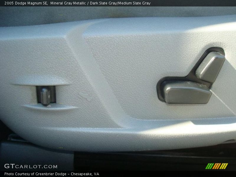 Mineral Gray Metallic / Dark Slate Gray/Medium Slate Gray 2005 Dodge Magnum SE