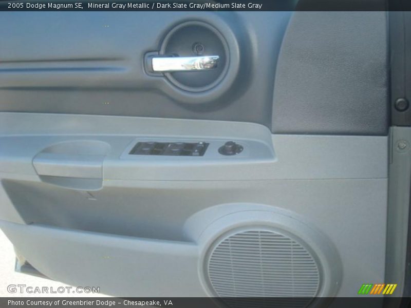 Mineral Gray Metallic / Dark Slate Gray/Medium Slate Gray 2005 Dodge Magnum SE