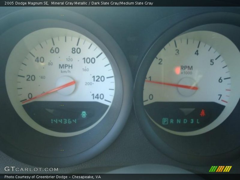 Mineral Gray Metallic / Dark Slate Gray/Medium Slate Gray 2005 Dodge Magnum SE