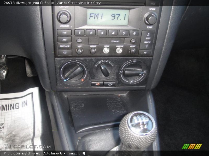 Alaska Green Metallic / Grey 2003 Volkswagen Jetta GL Sedan