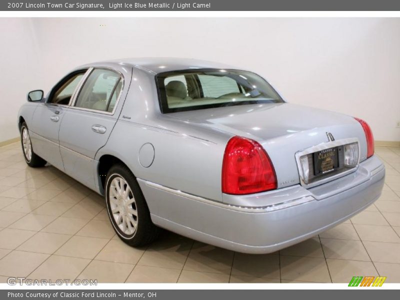 Light Ice Blue Metallic / Light Camel 2007 Lincoln Town Car Signature