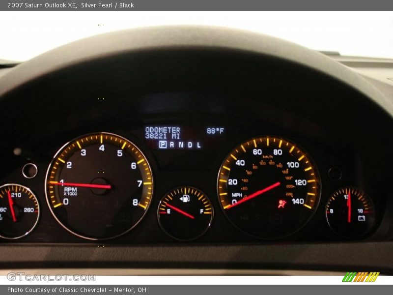 Silver Pearl / Black 2007 Saturn Outlook XE