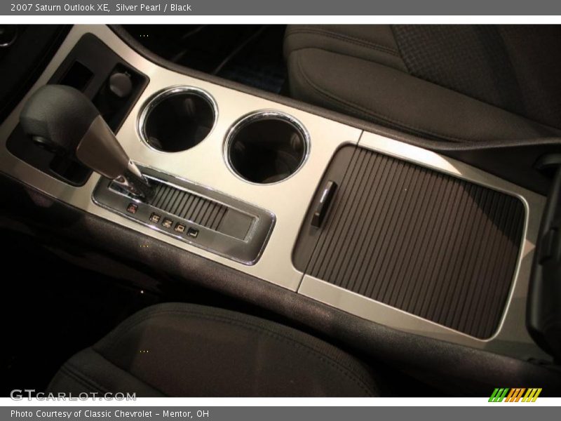 Silver Pearl / Black 2007 Saturn Outlook XE