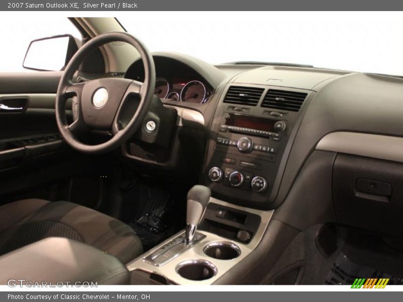 Silver Pearl / Black 2007 Saturn Outlook XE