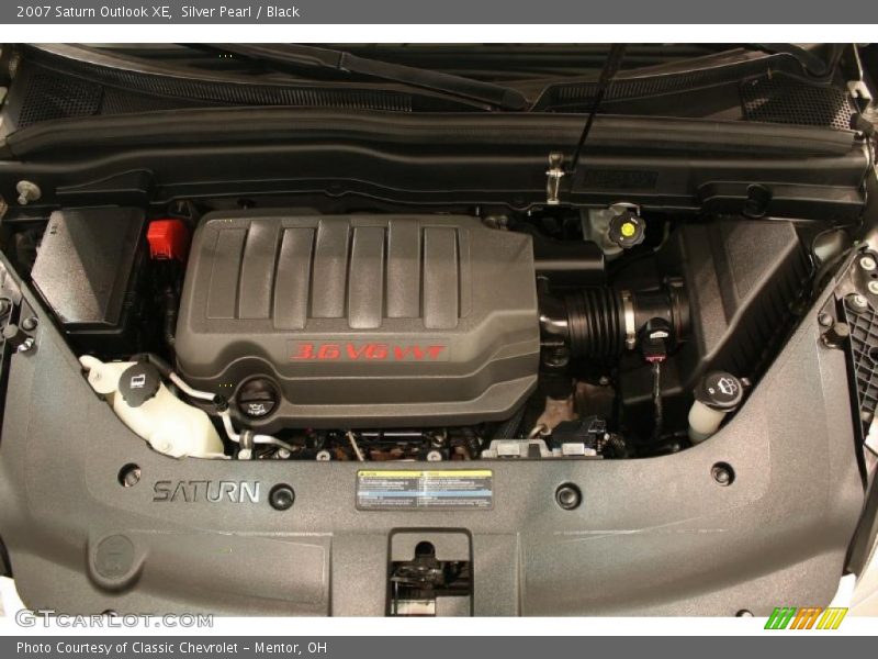 Silver Pearl / Black 2007 Saturn Outlook XE
