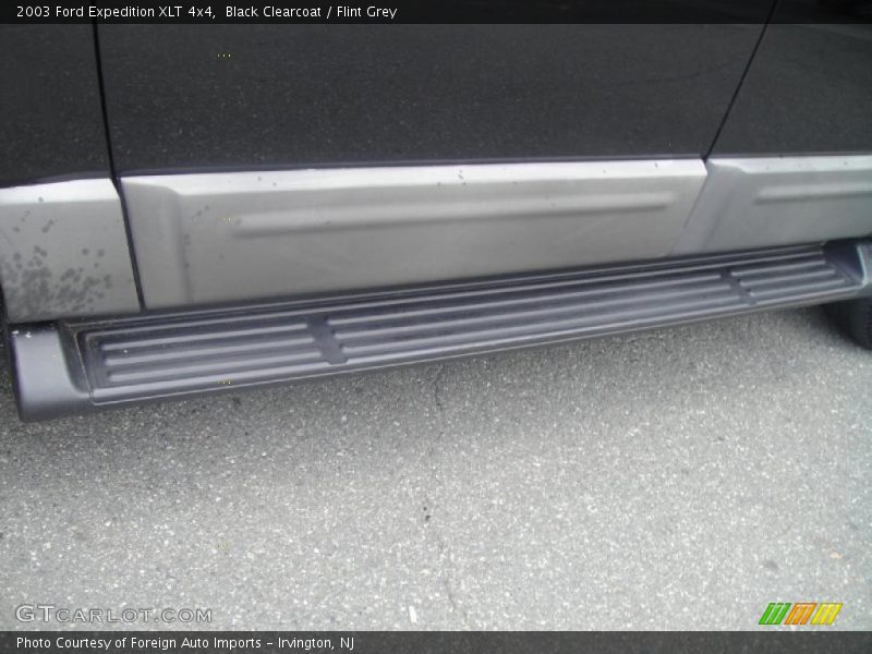 Black Clearcoat / Flint Grey 2003 Ford Expedition XLT 4x4