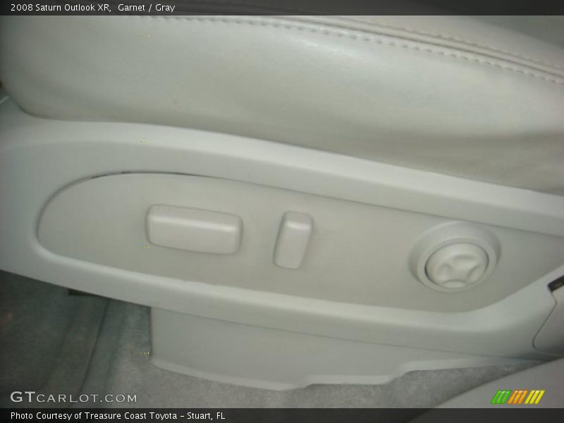 Garnet / Gray 2008 Saturn Outlook XR
