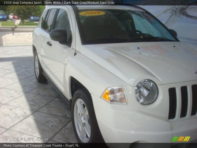 Stone White / Dark Slate Gray/Medium Slate Gray 2009 Jeep Compass Sport