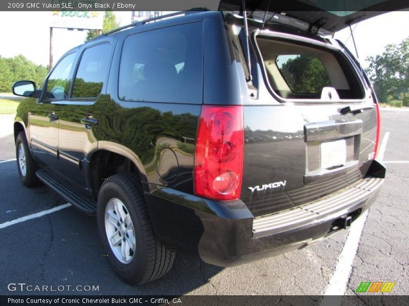 Onyx Black / Ebony 2009 GMC Yukon SLE