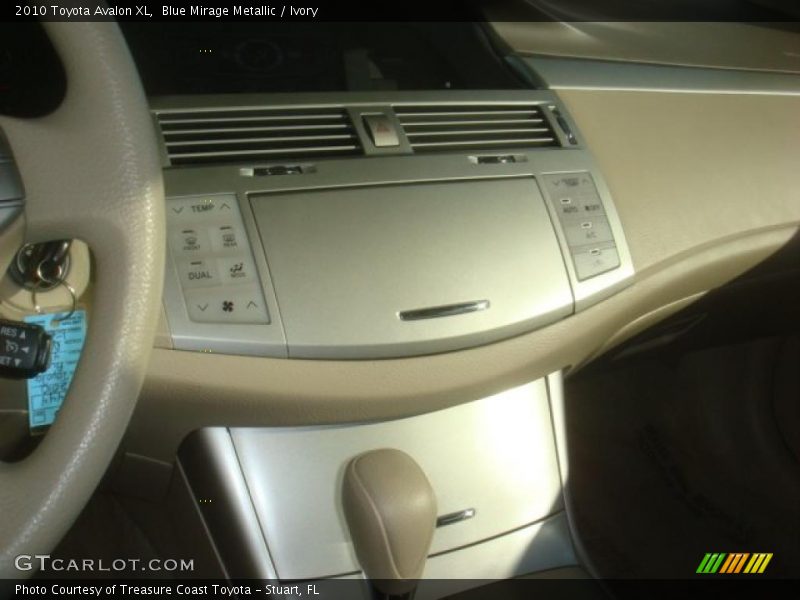 Blue Mirage Metallic / Ivory 2010 Toyota Avalon XL