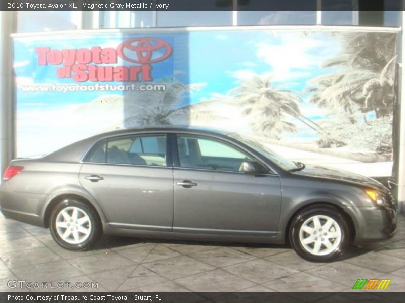 Magnetic Gray Metallic / Ivory 2010 Toyota Avalon XL