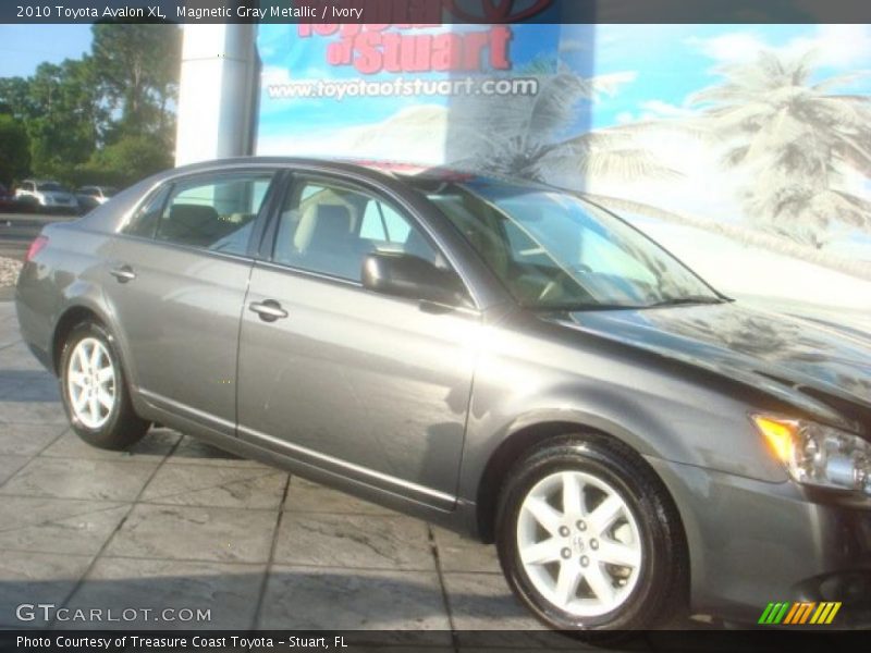 Magnetic Gray Metallic / Ivory 2010 Toyota Avalon XL
