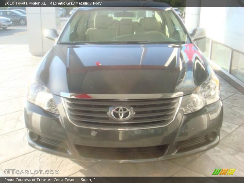 Magnetic Gray Metallic / Ivory 2010 Toyota Avalon XL