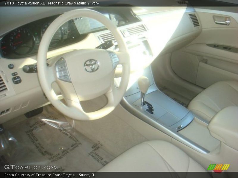 Magnetic Gray Metallic / Ivory 2010 Toyota Avalon XL