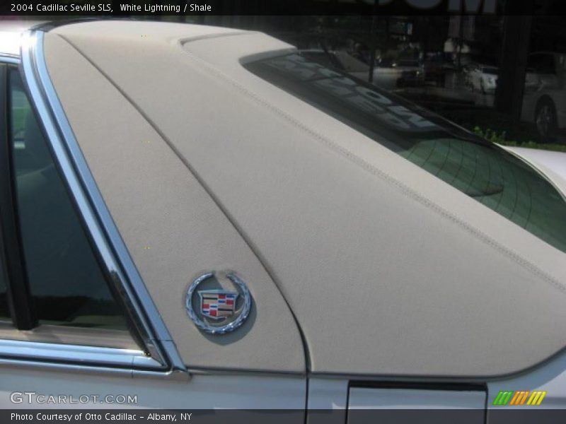 White Lightning / Shale 2004 Cadillac Seville SLS