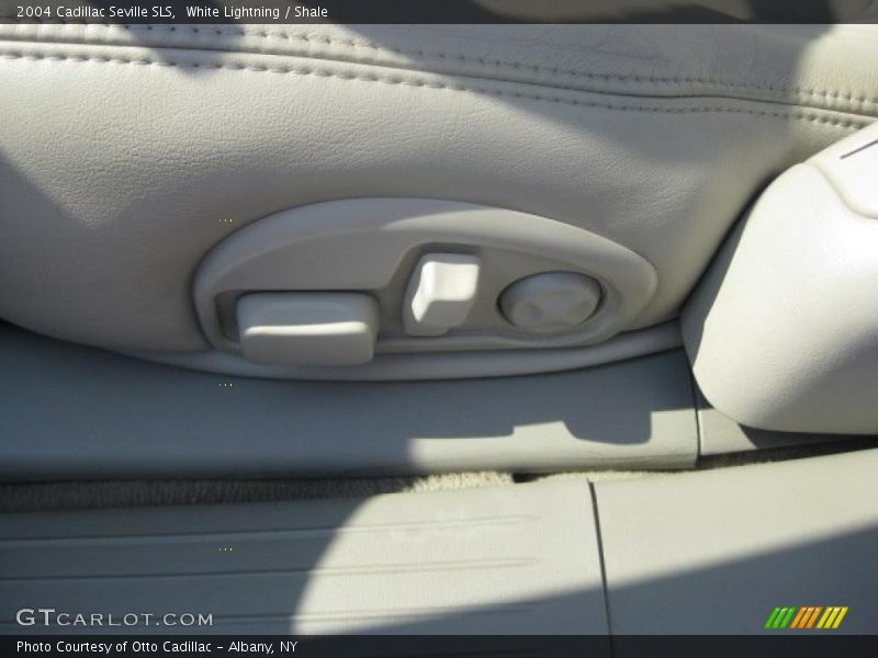 White Lightning / Shale 2004 Cadillac Seville SLS