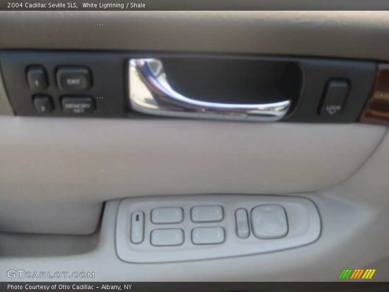 White Lightning / Shale 2004 Cadillac Seville SLS