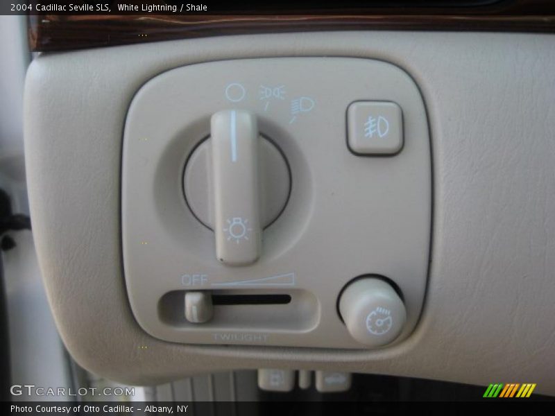 White Lightning / Shale 2004 Cadillac Seville SLS