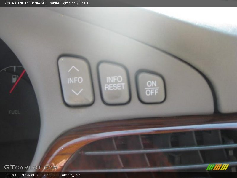White Lightning / Shale 2004 Cadillac Seville SLS