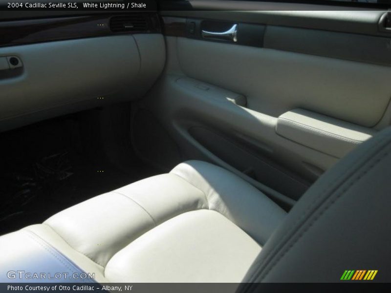 White Lightning / Shale 2004 Cadillac Seville SLS