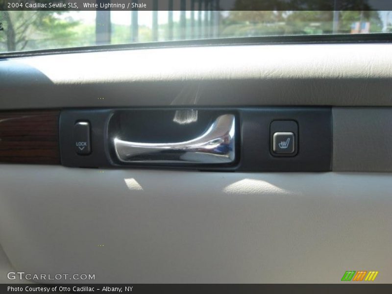 White Lightning / Shale 2004 Cadillac Seville SLS