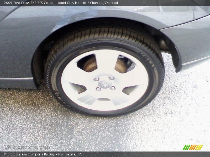 Liquid Grey Metallic / Charcoal/Charcoal 2005 Ford Focus ZX3 SES Coupe