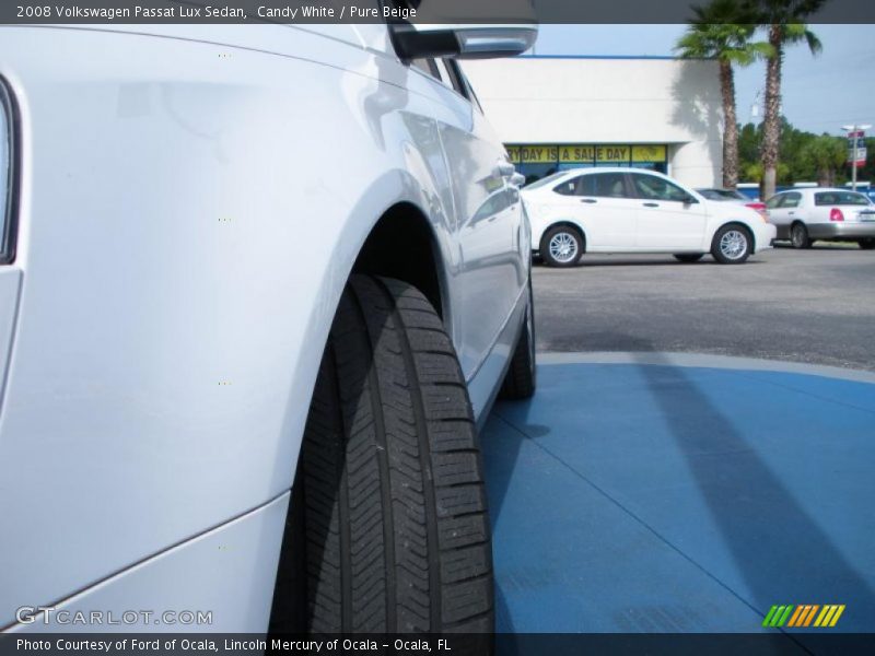Candy White / Pure Beige 2008 Volkswagen Passat Lux Sedan