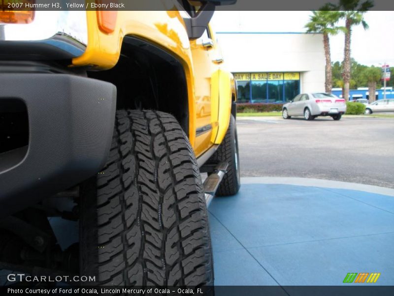 Yellow / Ebony Black 2007 Hummer H3