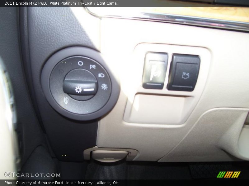 White Platinum Tri-Coat / Light Camel 2011 Lincoln MKZ FWD