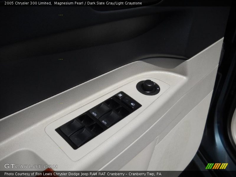 Magnesium Pearl / Dark Slate Gray/Light Graystone 2005 Chrysler 300 Limited