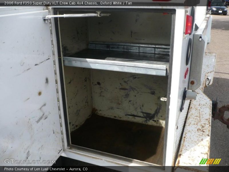 Oxford White / Tan 2006 Ford F350 Super Duty XLT Crew Cab 4x4 Chassis