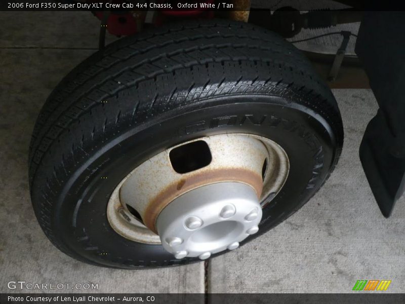 Oxford White / Tan 2006 Ford F350 Super Duty XLT Crew Cab 4x4 Chassis
