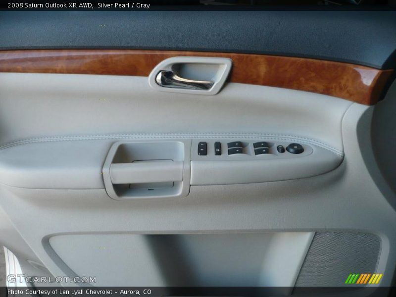 Silver Pearl / Gray 2008 Saturn Outlook XR AWD
