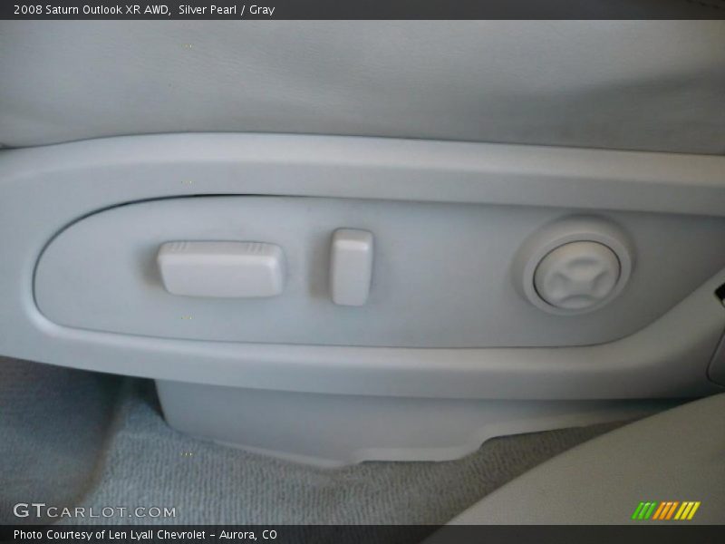 Silver Pearl / Gray 2008 Saturn Outlook XR AWD