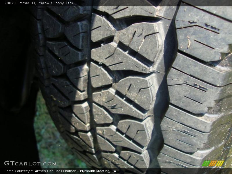 Yellow / Ebony Black 2007 Hummer H3