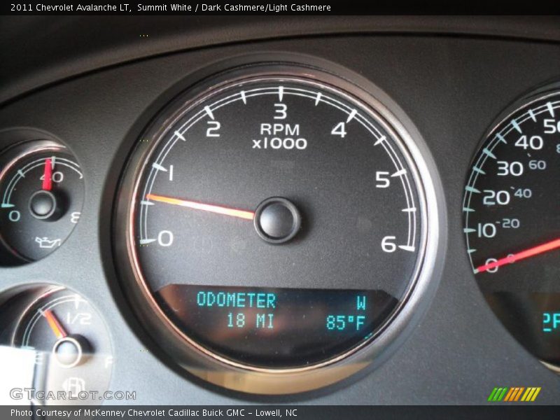 Summit White / Dark Cashmere/Light Cashmere 2011 Chevrolet Avalanche LT