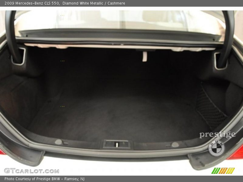 Diamond White Metallic / Cashmere 2009 Mercedes-Benz CLS 550
