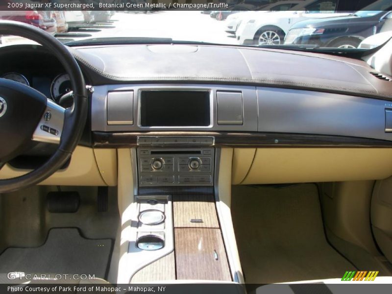 Botanical Green Metallic / Champagne/Truffle 2009 Jaguar XF Supercharged
