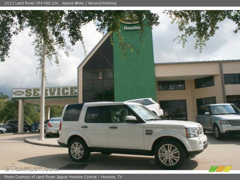 Alaska White / Almond/Nutmeg 2011 Land Rover LR4 HSE LUX