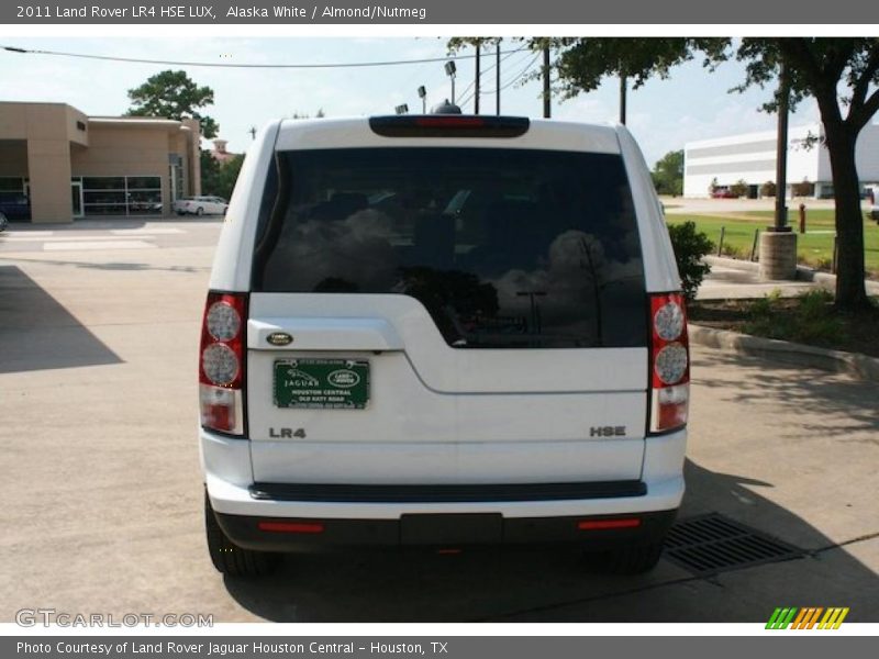 Alaska White / Almond/Nutmeg 2011 Land Rover LR4 HSE LUX