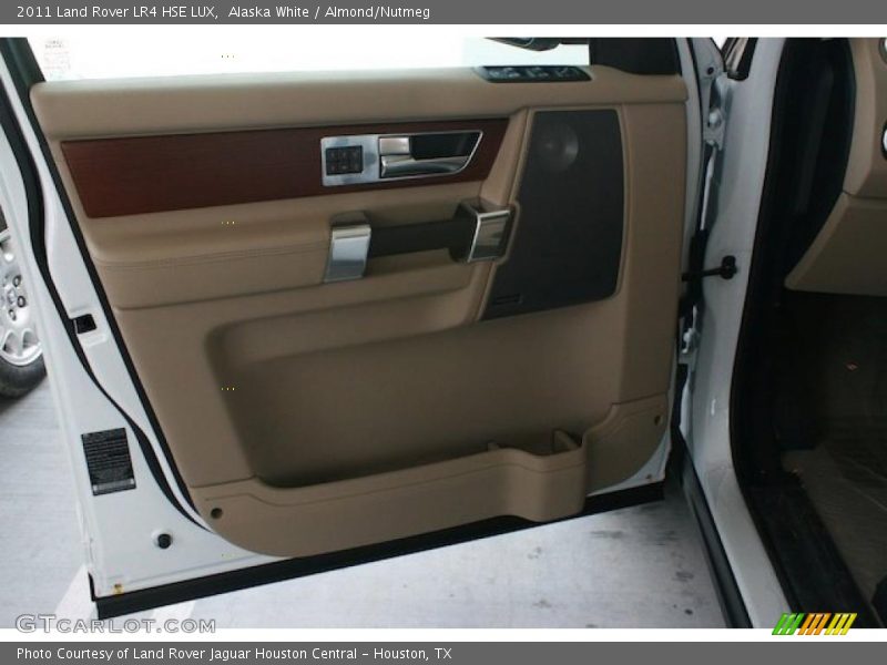 Alaska White / Almond/Nutmeg 2011 Land Rover LR4 HSE LUX