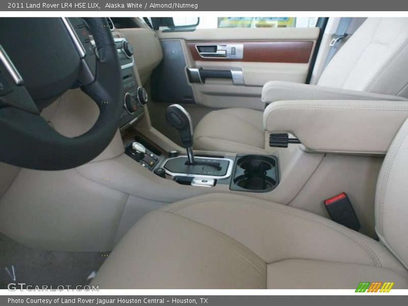 Alaska White / Almond/Nutmeg 2011 Land Rover LR4 HSE LUX