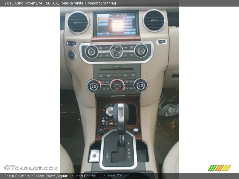 Alaska White / Almond/Nutmeg 2011 Land Rover LR4 HSE LUX