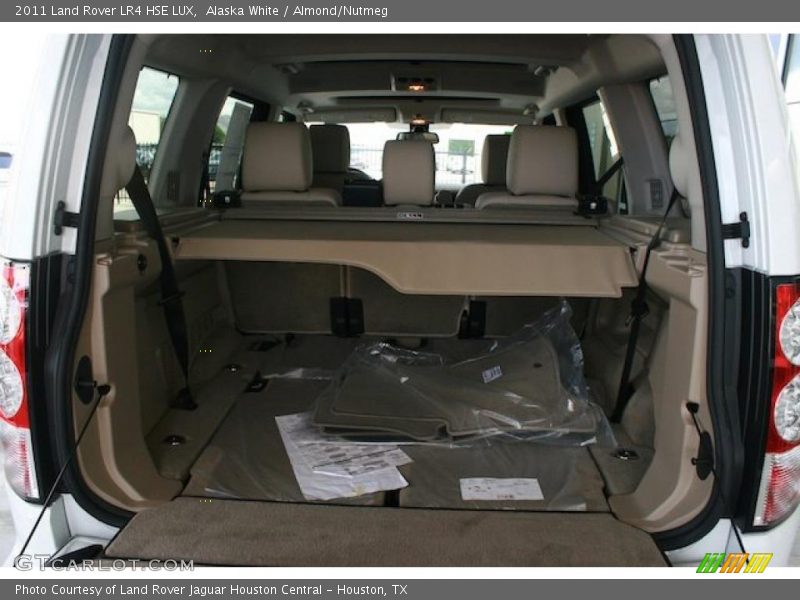 Alaska White / Almond/Nutmeg 2011 Land Rover LR4 HSE LUX