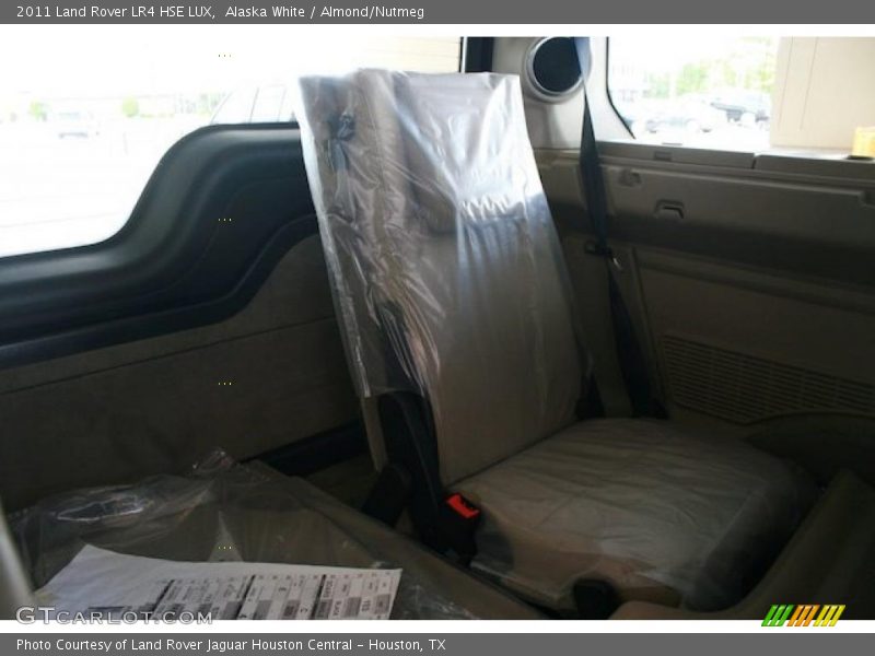 Alaska White / Almond/Nutmeg 2011 Land Rover LR4 HSE LUX