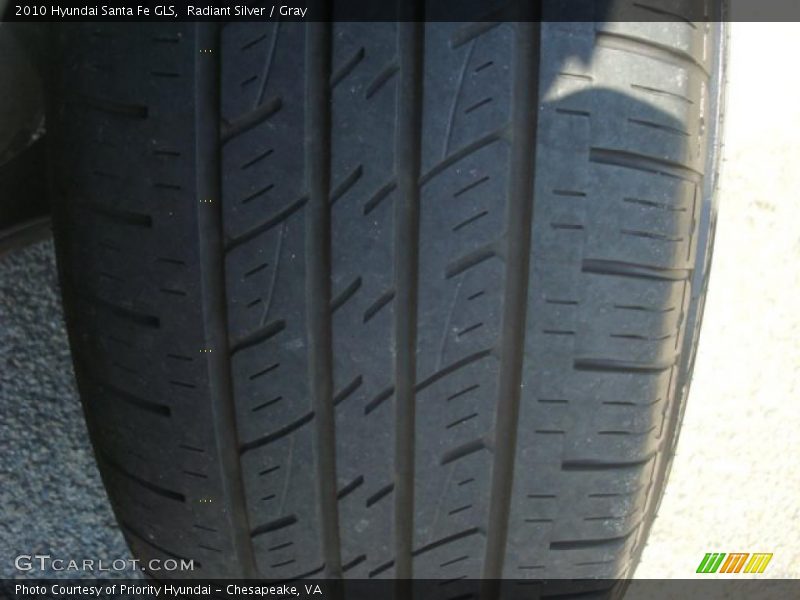 Radiant Silver / Gray 2010 Hyundai Santa Fe GLS